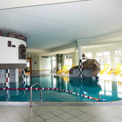 Wellnessbereich mit Panorama-Erlebnishallenbad im Wohlfühl Hotel Wiesenhof